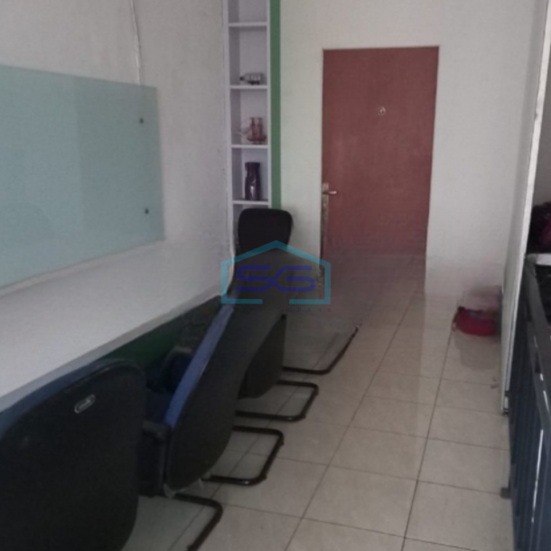 Dijual Cepat Ruko Luas Bangunan  240 m² Lokasi Strategis di Pegadungan Jakarta Barat-2