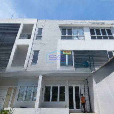 Dijual Ruko 3 Lantai Luas Bangunan  225 m² Lokasi Strategis di Cengkareng Jakarta Barat