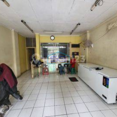 Disewakan cepat Ruko 3 lantai strategis di Taman Palem Lestari