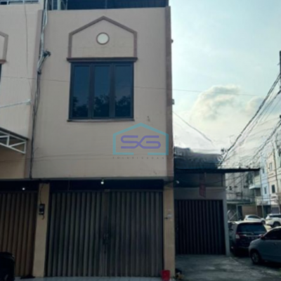 Dijual Ruko Luas Bangunan  176 m² Lokasi Bebas Banjir di Duri Kosambi Jakarta Barat