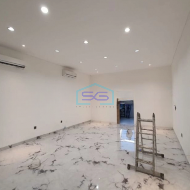 Dijual Cepat Kantor Luas Bangunan 220 m² Lokasi di Kembangan Jakarta Barat-3