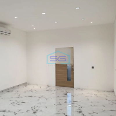 Dijual Cepat Kantor Luas Bangunan 220 m² Lokasi di Kembangan Jakarta Barat