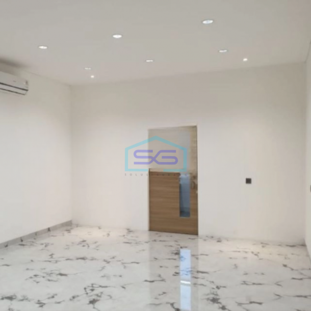 Dijual Cepat Kantor Luas Bangunan 220 m² Lokasi di Kembangan Jakarta Barat-1