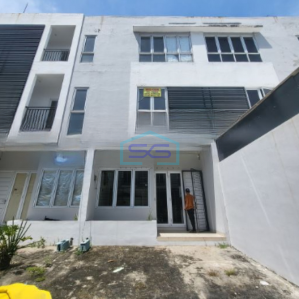 Dijual Ruko Lokasi Strategis Siap Huni di Jakarta Barat Luas Tanah 100 m²-1