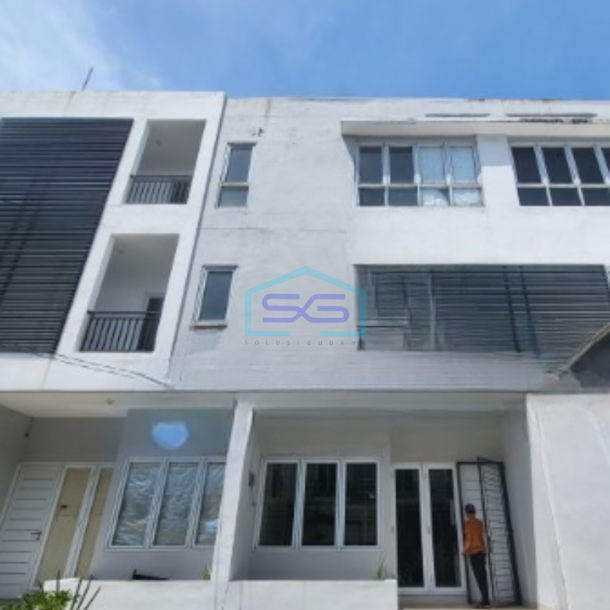 Dijual Ruko 3 Lantai Luas Tanah 100 m² Lokasi Strategis di Cengkareng Jakarta Barat-1