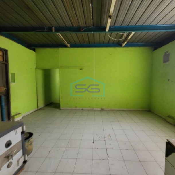 Disewakan Gudang Ada Kantor Luas Bangunan  450 m² di Dadap Kosambi Timur Tangerang-1