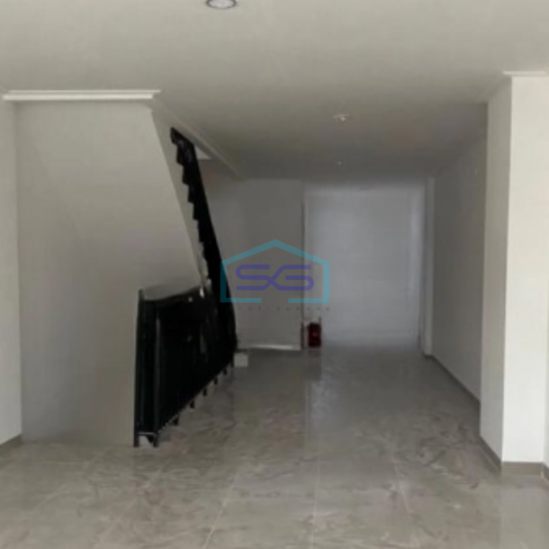 Disewakan Ruko 1 Lantai Luas Bangunan  300 m² Lokasi Kebon Jeruk Jakarta Barat-1