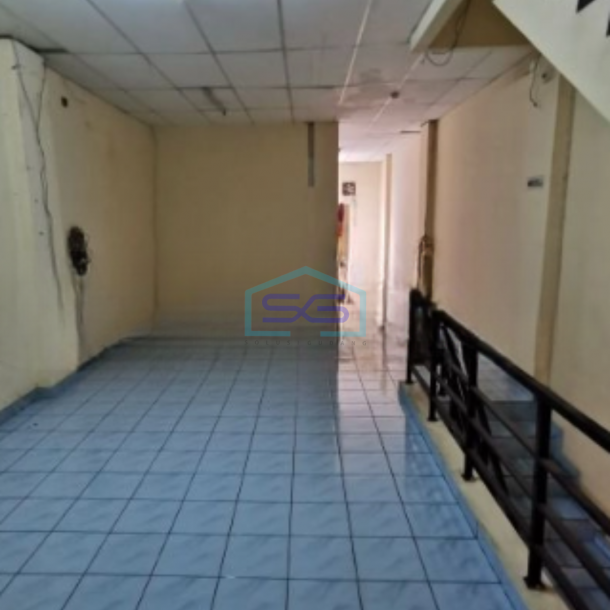 Disewakan Ruko 3 Lantai Lokasi Kebon Jeruk Jakarta Barat Luas Bangunan 300 m²-1