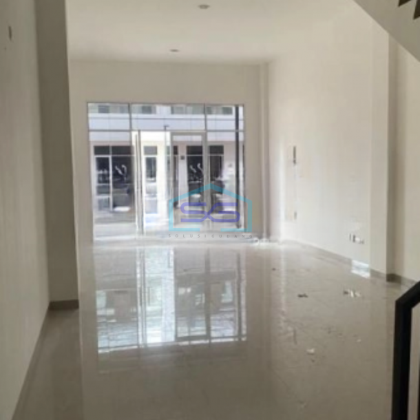 Disewakan Ruko 3 Lantai Luas Bangunan 220 m² Lokasi Pantai Indah Kapuk Jakarta Utara-1