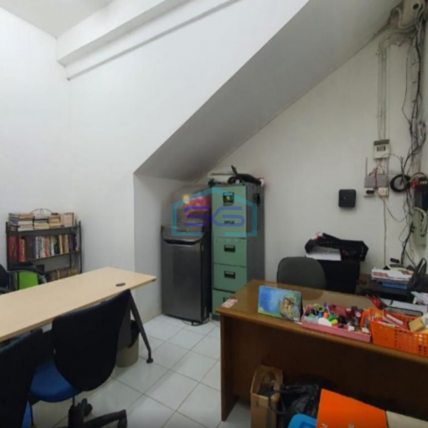 Disewakan Cepat Ruko di Tanah Abang Jakarta Pusat Luas Bangunan 202m2-2