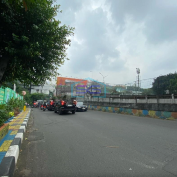 Dijual Tanah Pinggir Tol dan Pinggir Jalan DI Arjuna Utara Jakarta Barat Luas Tanah 2114 m²-1