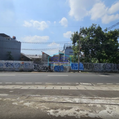 Disewakan Tanah Komersil Lokasi Strategis Posisi Hoek di Kemanggisan Jakarta Barat LT 1230m2