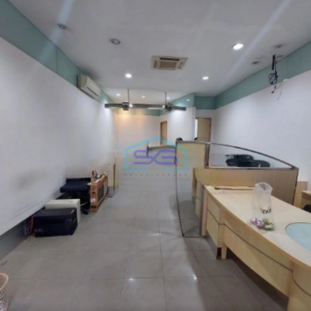Disewakan Ruko 3 Lantai di Samarinda Luas Bangunan  360 m²-2
