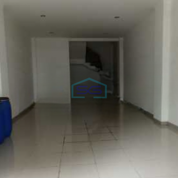 Disewakan Ruko 3 Lantai luas Bangunan 225 m² Lokasi Teluk Naga Tangerang-2