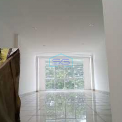 Disewakan Ruko 3 Lantai luas Bangunan 225 m² Lokasi Teluk Naga Tangerang