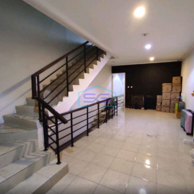 Disewakan Ruko Sangat Rapih Siap Huni Bangunan 3 Lantai di Gading Serpong Tangerang