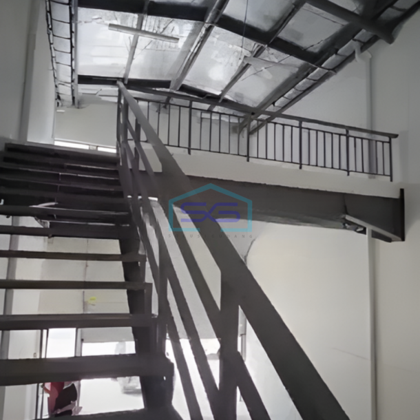 Dijual Gudang Rapih Siap Huni Luas Tanah 120m2 Bangunan 2 Lantai di Ciater Tangerang-2