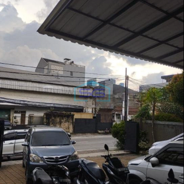 Disewakan Ruko Tomang Strategis Jakarta Barat Luas Bangunan 200m2-1