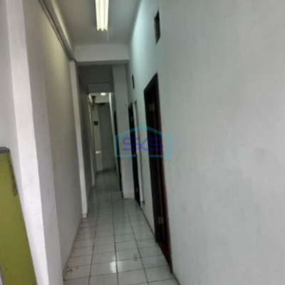 Disewakan Ruko 3 Lantai Termasuk Lantai Basement Parkir Luas Luas Bangunan 219m2 di Duren Sawit Jakarta Timur