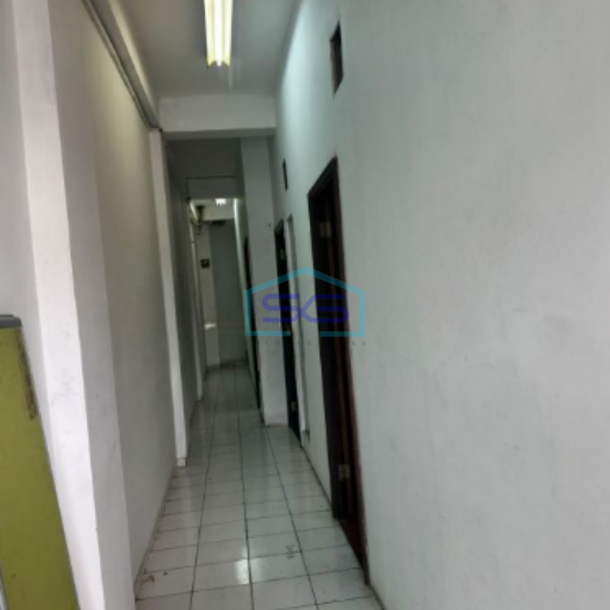 Disewakan Ruko 3 Lantai Termasuk Lantai Basement Parkir Luas Luas Bangunan 219m2 di Duren Sawit Jakarta Timur-3
