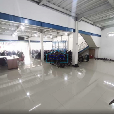 Disewakan Ruang Usaha yang Strategis Ex Showroom Motor di Bekasi Timur LB 450m2