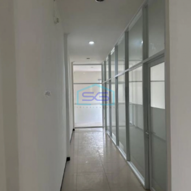 Disewakan Ruko Baru 3 Lantai Siap Pakai di Mainroad Jalan Karapitan Bandung LB 280m2-4