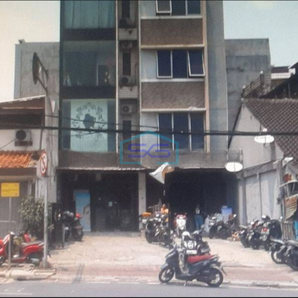 Dijual Ruko Bagus 4 lantai di Samanhudi Jakarta Pusat-1