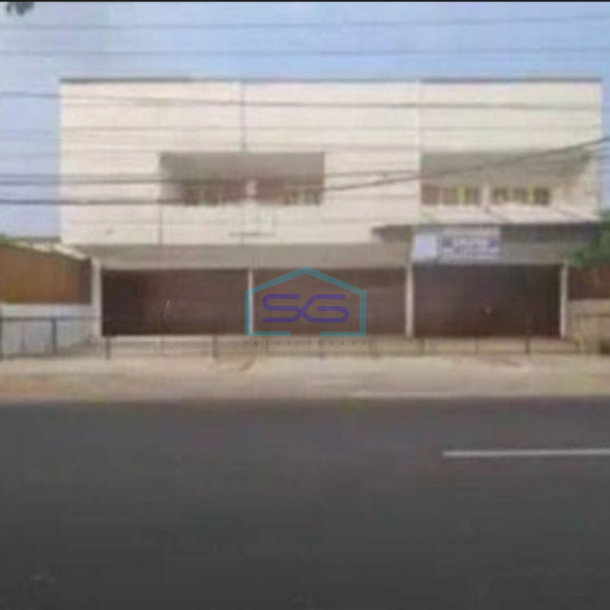 Disewakan Ruko Strategis 2 Lantai Luas 460m2 Lokasi Solo Baru-1