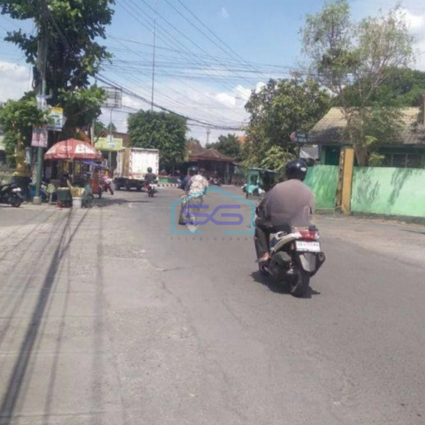 Disewakan Ruko Strategis 2 Lantai Luas 250m2 Lokasi Bantul Yogyakarta-2